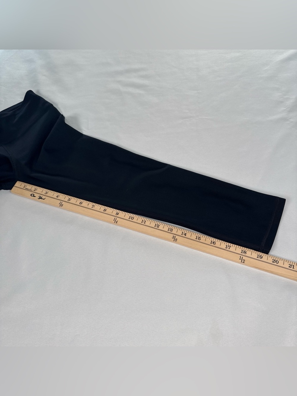 Under Armour Heat Gear Capri Leggings Women’s Size XS Black Compression Pants - Picture 5 of 9